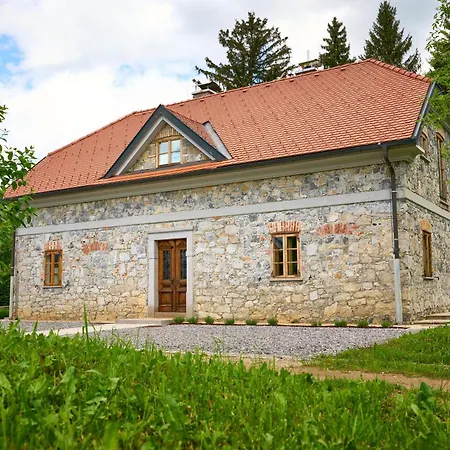 Four-Bedroom Villa Bajer Stari Trg pri Lozu Exterior photo